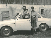 Georg mit seinem ersten Auto